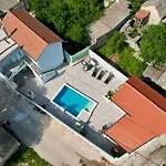 Luketini Dvori, Primosten Villa *