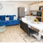 Luketini Dvori, Primosten Villa