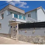 Villa Luketini Dvori, Primosten