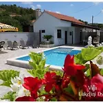Luketini Dvori, Primosten Villa *