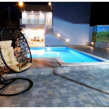 Luketini Dvori, Primosten Villa *