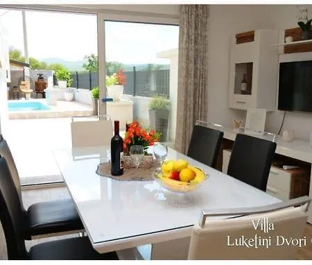 Luketini Dvori, Primosten Вилла *