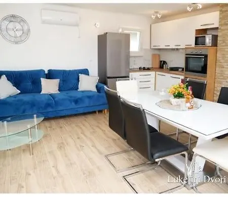 Luketini Dvori, Primosten Вилла