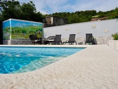 Luketini Dvori, Primosten