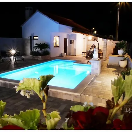 Luketini Dvori, Primosten *