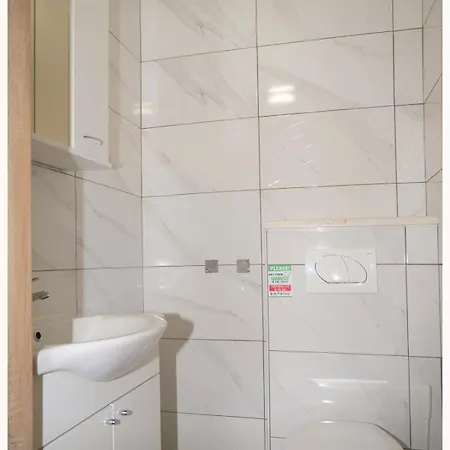 Luketini Dvori, Primosten *