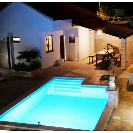 Luketini Dvori, Primosten