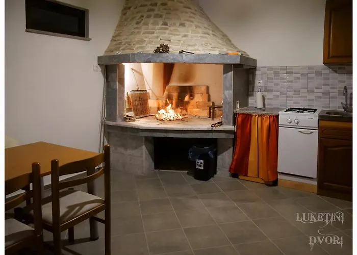 Vila Luketini Dvori, Primosten *