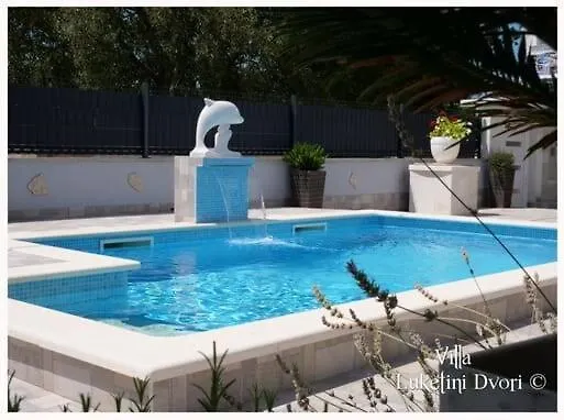 Luketini Dvori, Primosten