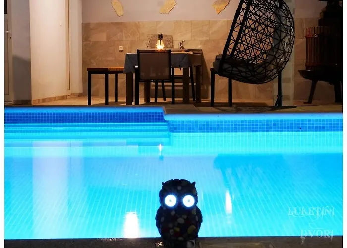 Luketini Dvori, Primosten Vila *