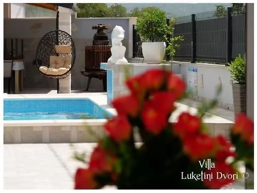 Vila Luketini Dvori, Primosten *