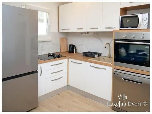 Vila Luketini Dvori, Primosten