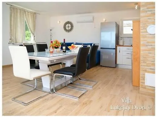 Vila Luketini Dvori, Primosten *