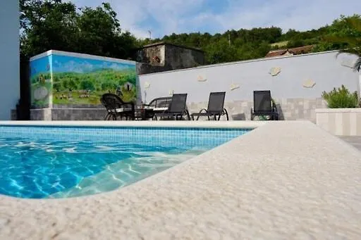 Luketini Dvori, Primosten