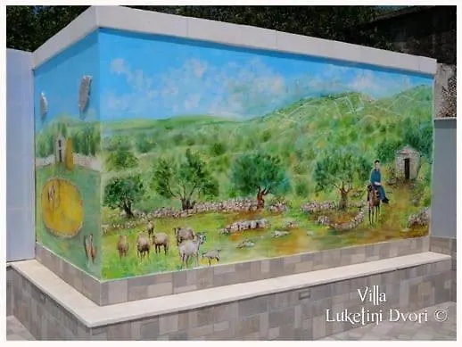 Luketini Dvori, Primosten Vila