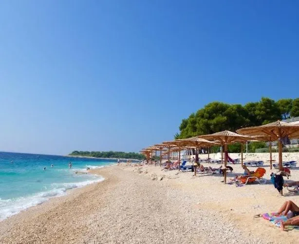 Vila Luketini Dvori, Primosten