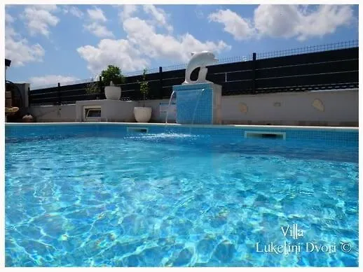 Vila Luketini Dvori, Primosten