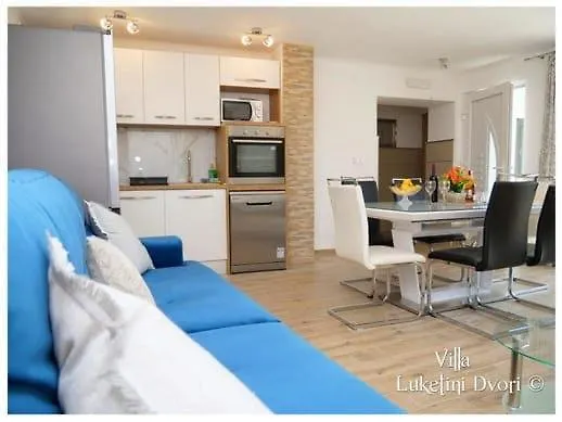 Vila Luketini Dvori, Primosten *