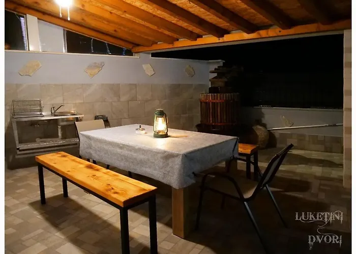 Luketini Dvori, Primosten *