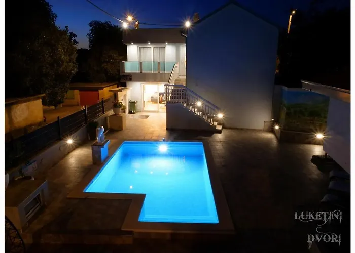 Vila Luketini Dvori, Primosten