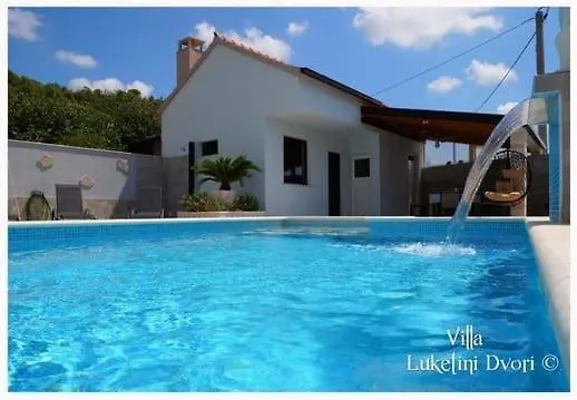 Vila Luketini Dvori, Primosten *