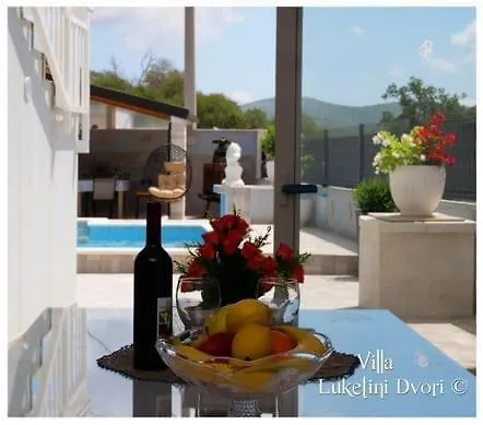 Vila Luketini Dvori, Primosten