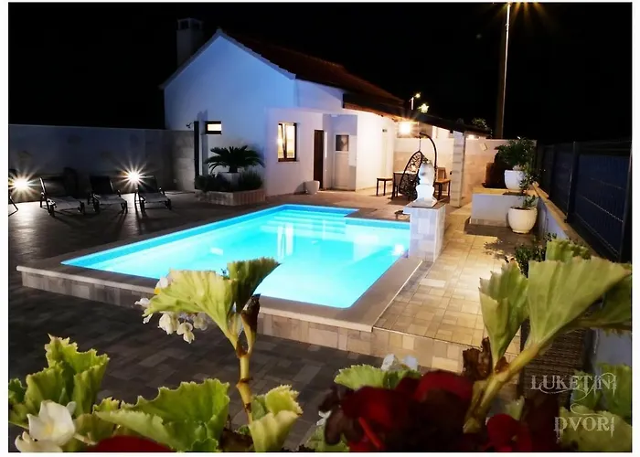 Luketini Dvori, Primosten *