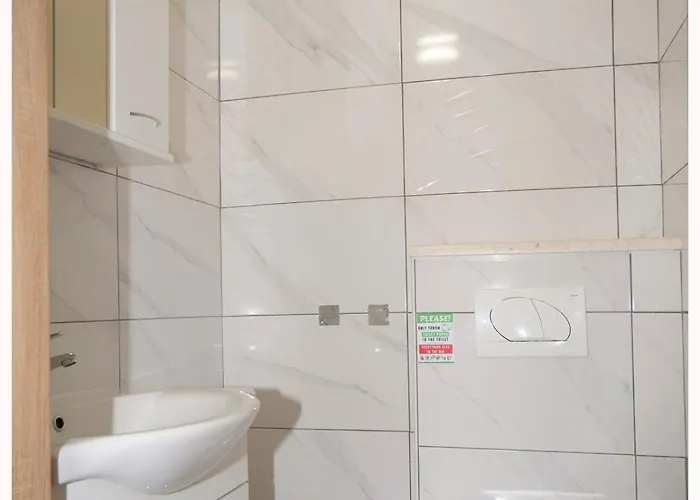 Luketini Dvori, Primosten *