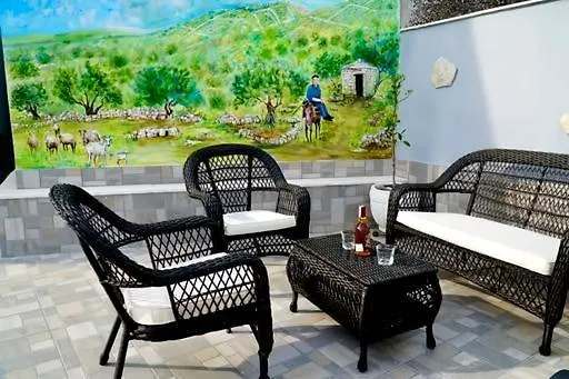 Luketini Dvori, Primosten Vila