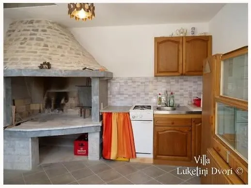 Vila Luketini Dvori, Primosten