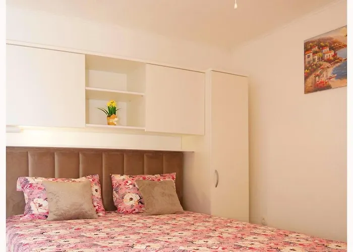 Luketini Dvori, Primosten